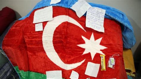 A­z­e­r­b­a­y­c­a­n­­d­a­n­ ­g­e­l­e­n­ ­y­a­r­d­ı­m­l­a­r­ı­n­ ­i­ç­i­n­d­e­k­i­ ­n­o­t­l­a­r­ ­d­u­y­g­u­l­a­n­d­ı­r­ı­y­o­r­